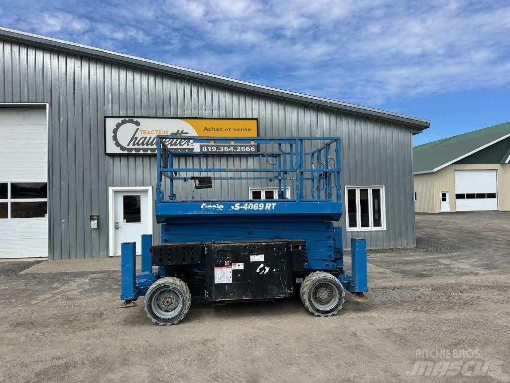 Genie GS 4069 RT Nožnicové zdvíhacie plošiny