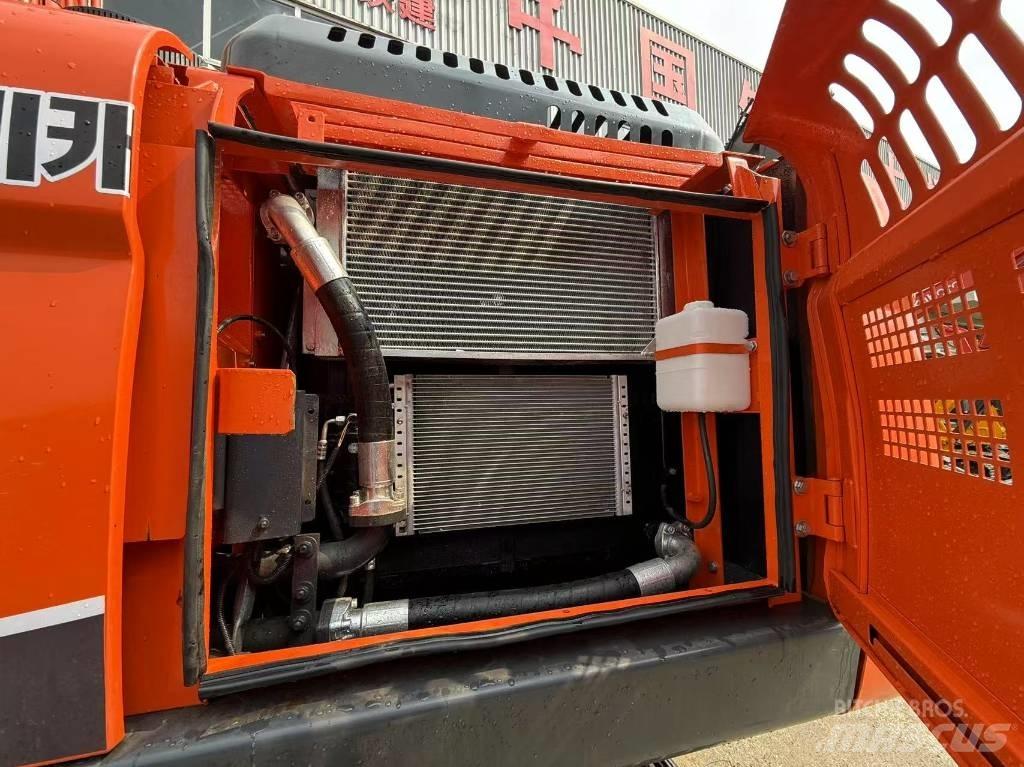 Doosan DX 225 LCA Pásové rýpadlá