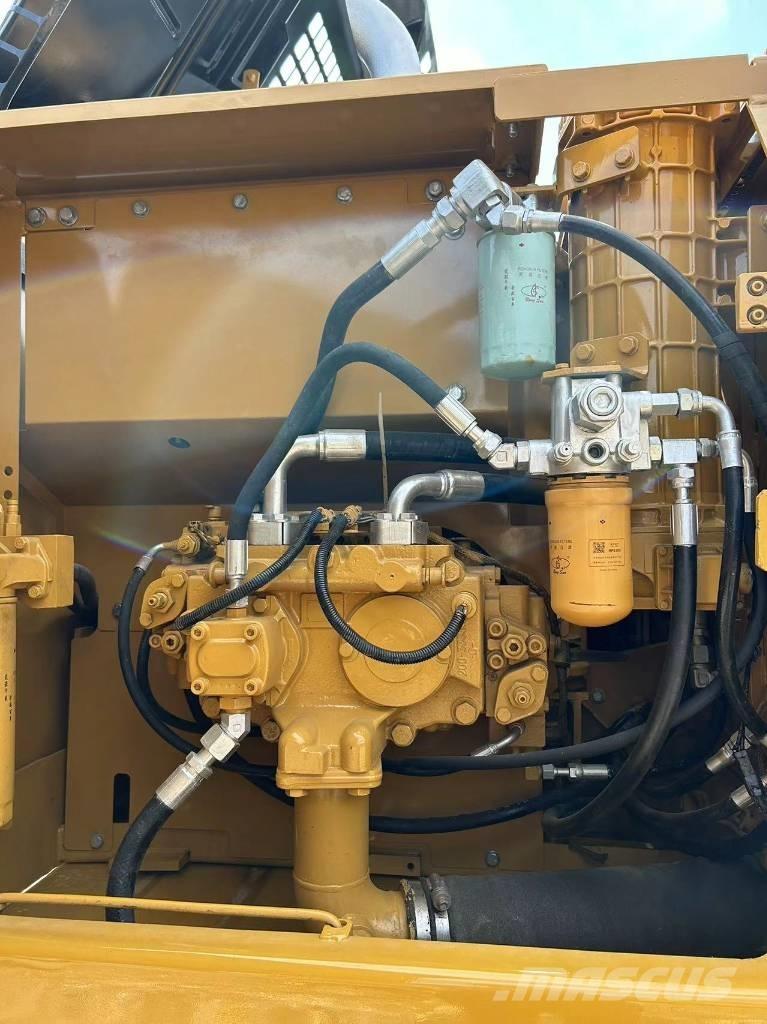 CAT 320 D Pásové rýpadlá