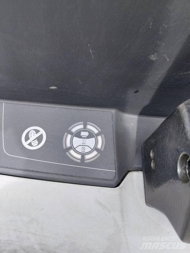 UniCarriers MDW160 Nízkozdvižný vozík