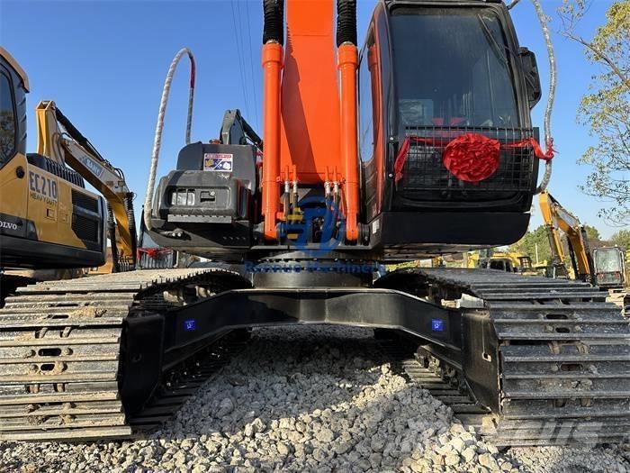 Hitachi ZX 200 Pásové rýpadlá