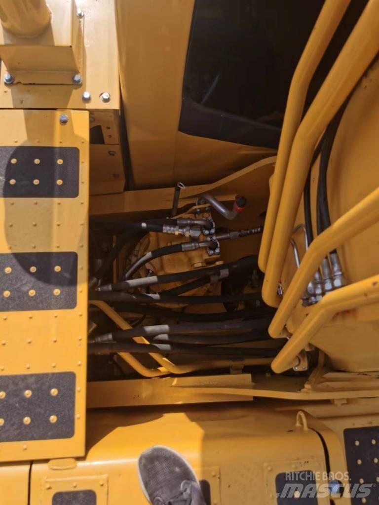 Komatsu PC 200 Pásové rýpadlá