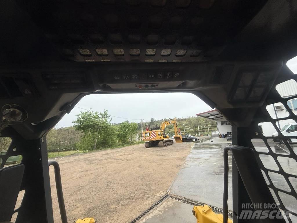 Komatsu SK 07 J-2 Šmykom riadené nakladače