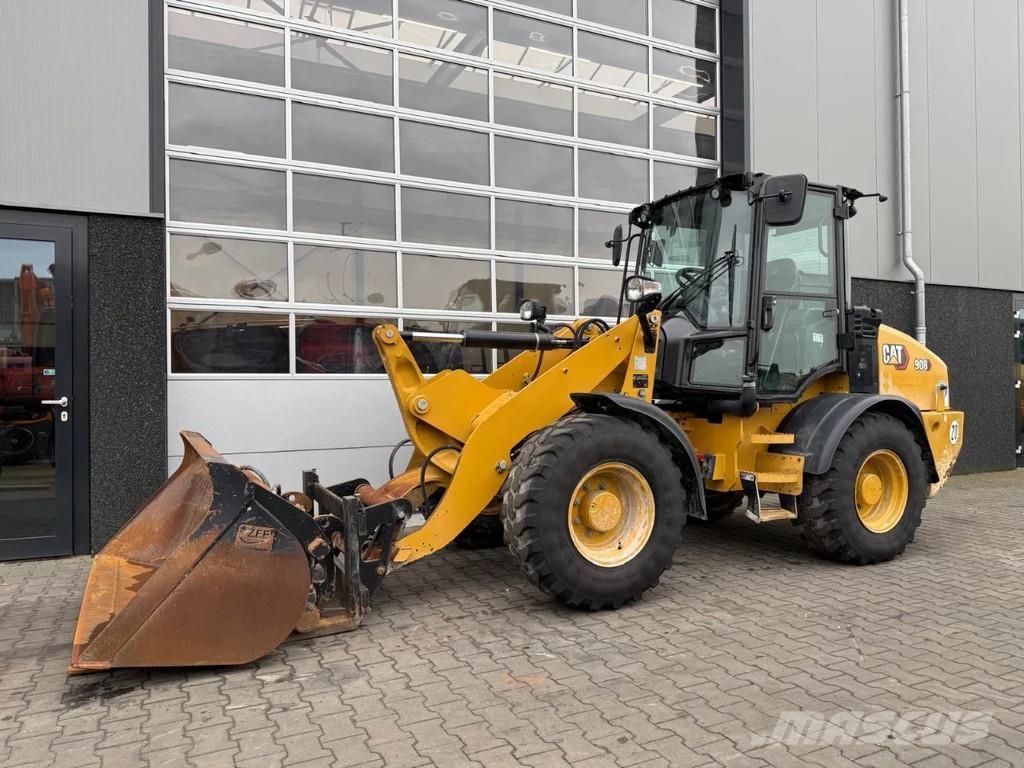 CAT 908 Kolesové nakladače