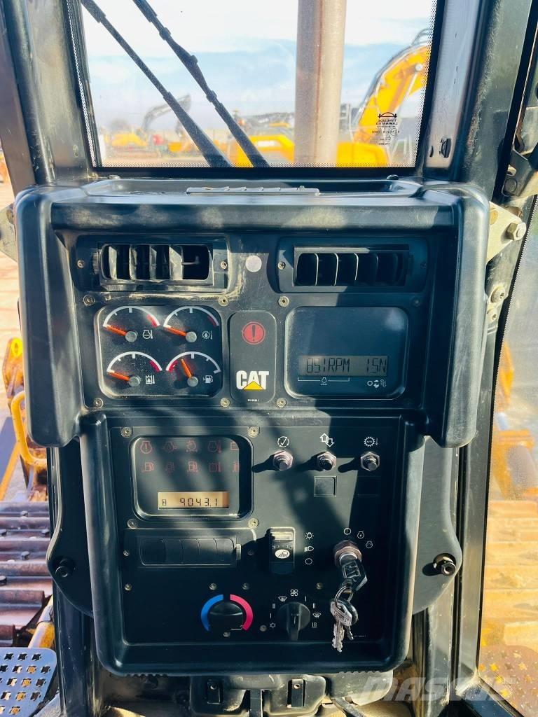 CAT D 6 N XL Pásové dozéry