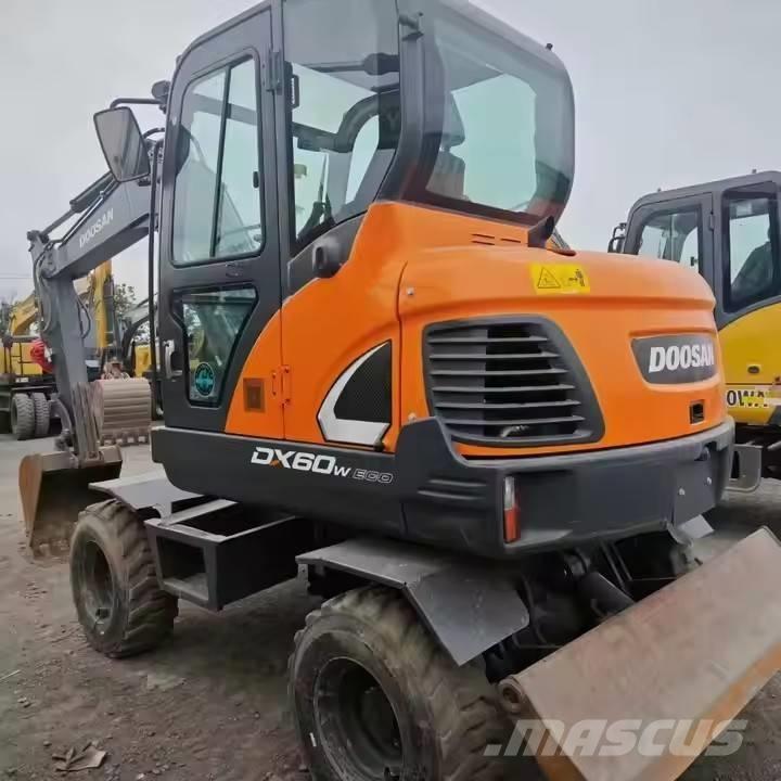 Doosan DX 60W Kolesové rýpadlá