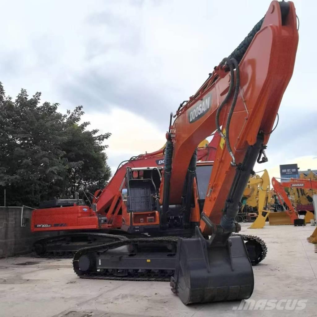 Doosan DX 300 Pásové rýpadlá