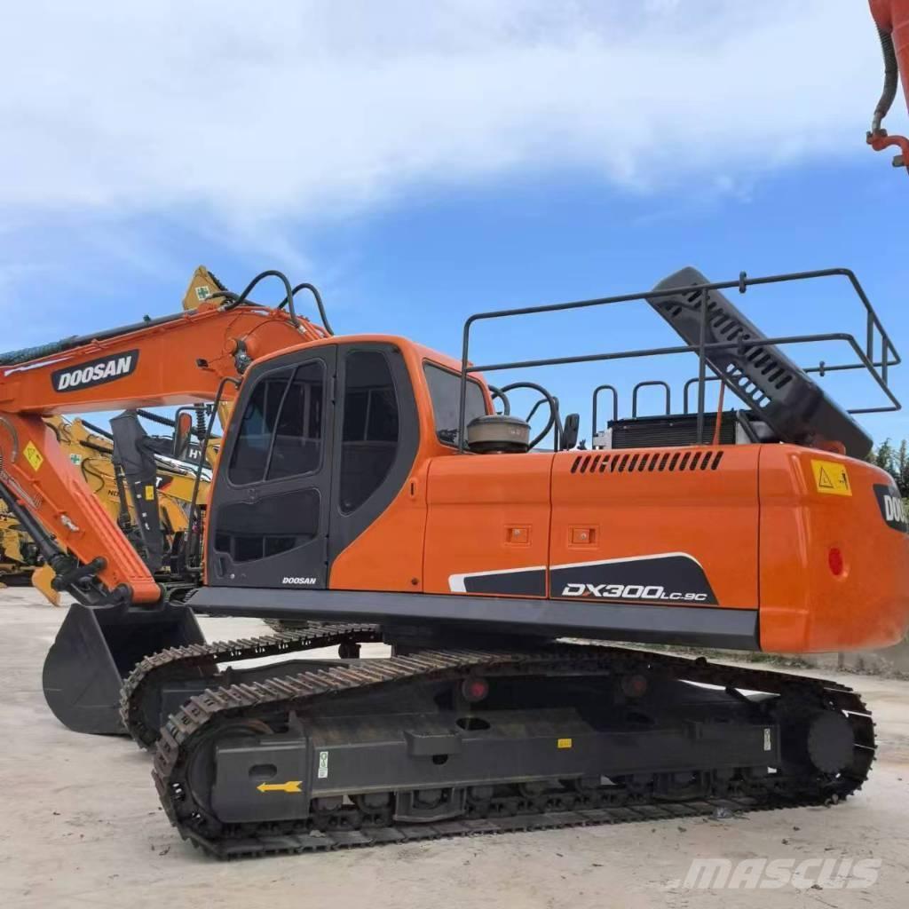 Doosan DX 300 Pásové rýpadlá