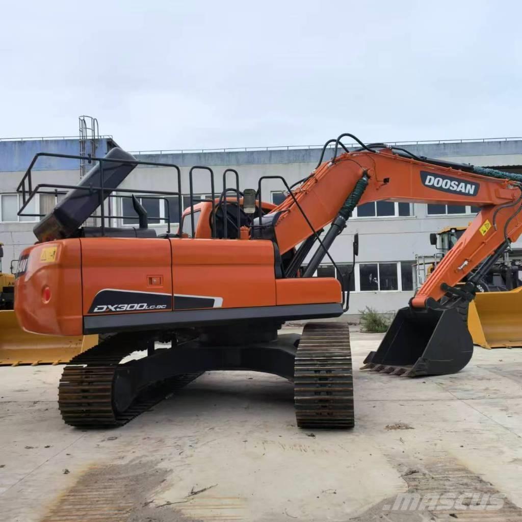 Doosan DX 300 Pásové rýpadlá