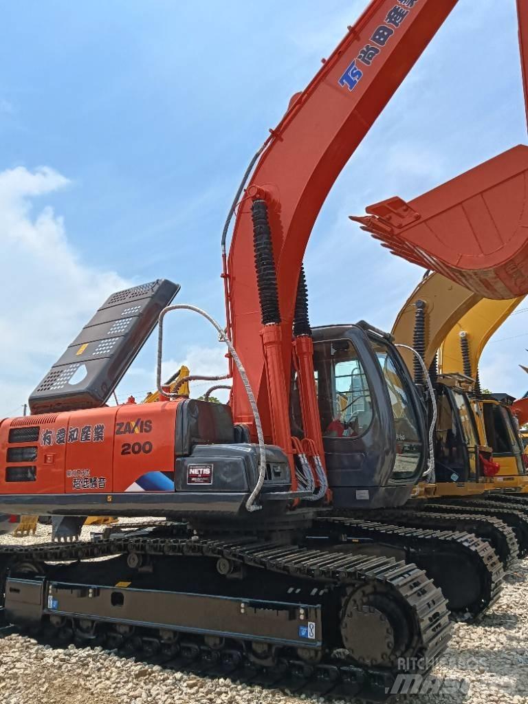 Hitachi ZX 200 Midi rýpadlá 7 t - 12 t