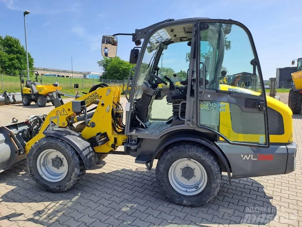 Wacker Neuson WL38 Kolesové nakladače