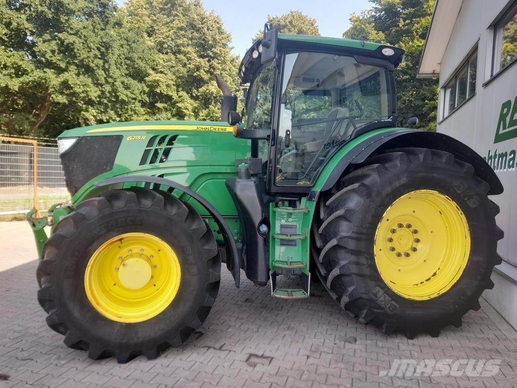 John Deere 6215R Traktory
