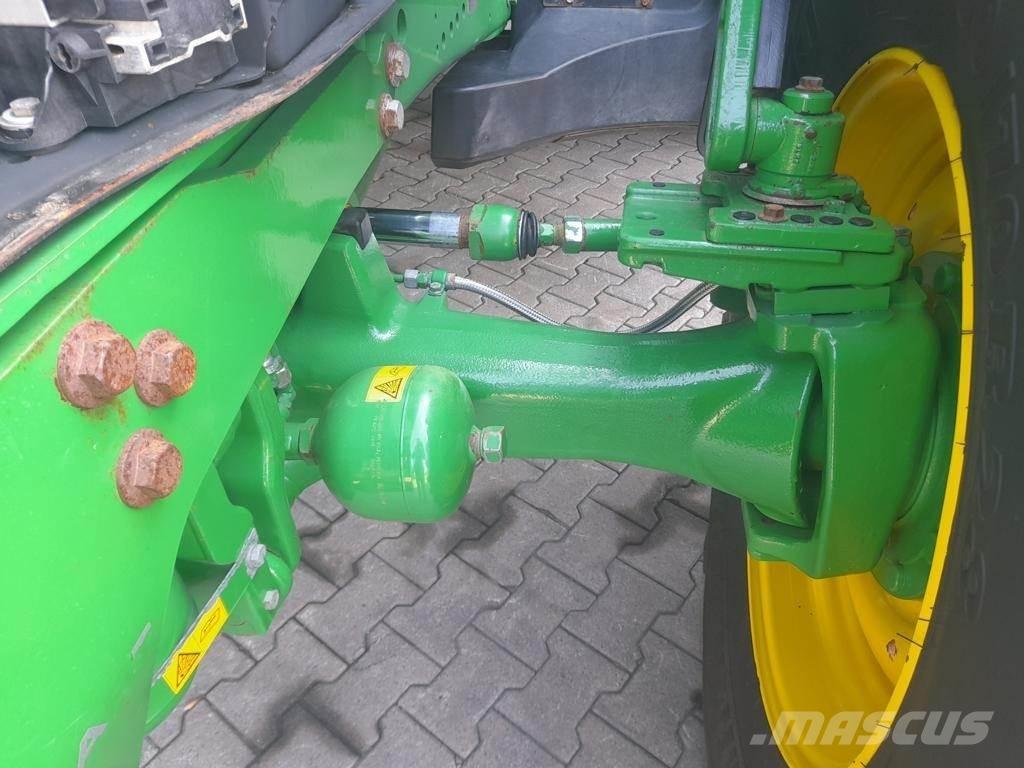 John Deere 6215R Traktory