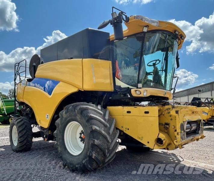 New Holland CR 980 Kombinované zberacie stroje