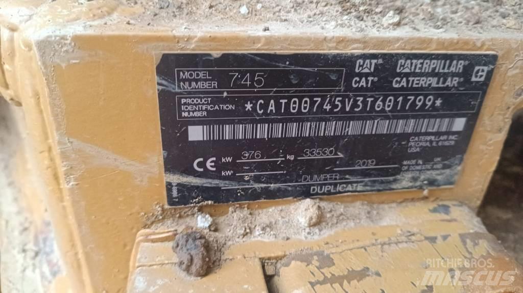 CAT 745 Kĺbové nákladné autá