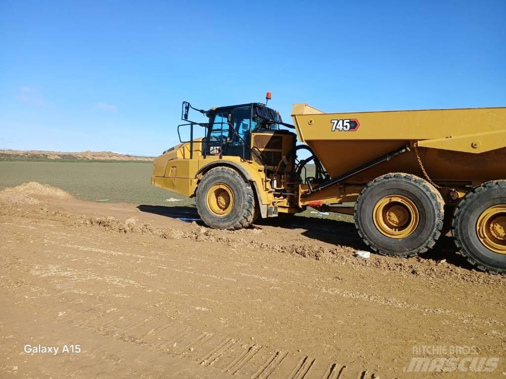 CAT 745 Kĺbové nákladné autá
