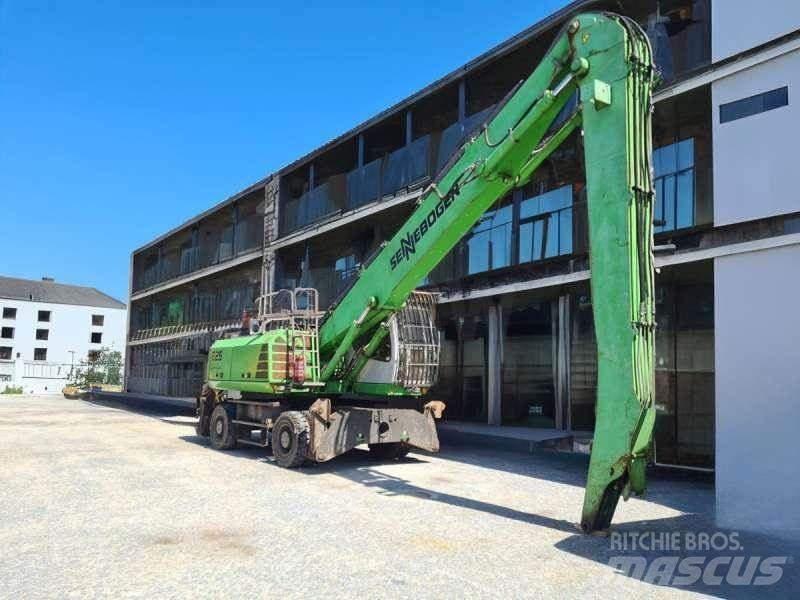 Sennebogen 825 Stroje pre manipuláciu s odpadom