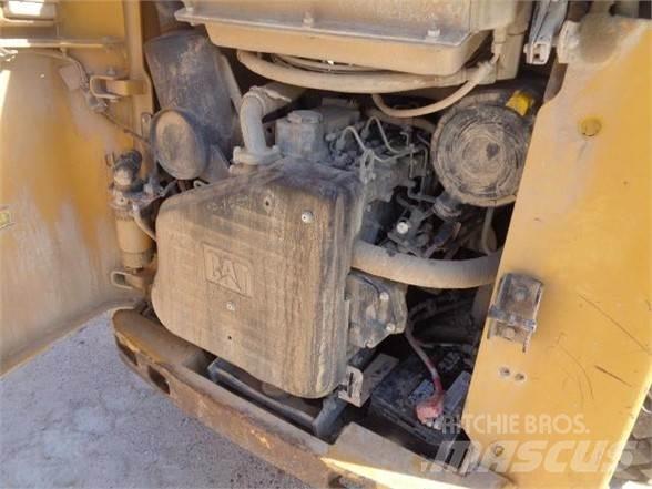 CAT 252B3 Šmykom riadené nakladače