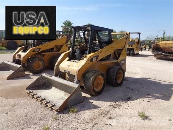 CAT 252B3 Šmykom riadené nakladače