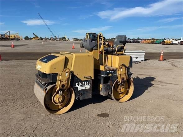 CAT CB-214E Ťahačové valce