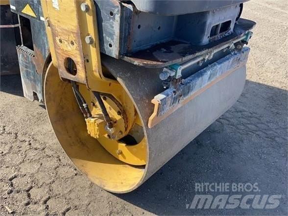 CAT CB-214E Ťahačové valce
