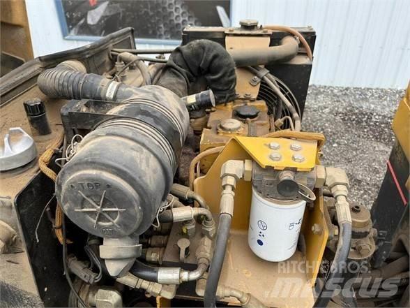 CAT CB-224E Ťahačové valce