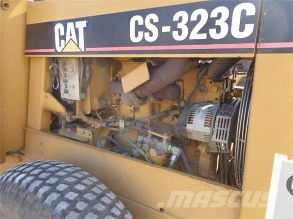 CAT CS-323C Ťahačové valce