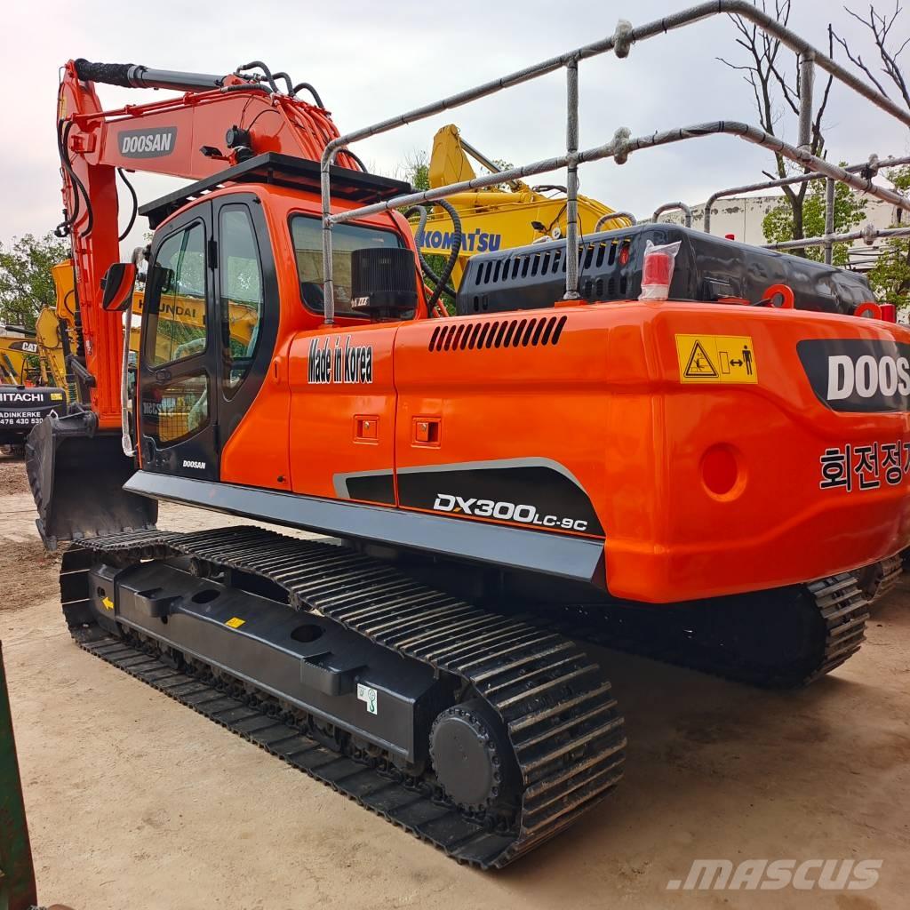 Doosan DX 300 Pásové rýpadlá