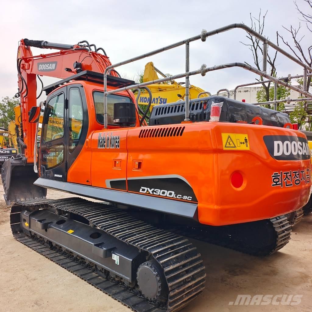 Doosan DX 300 Pásové rýpadlá