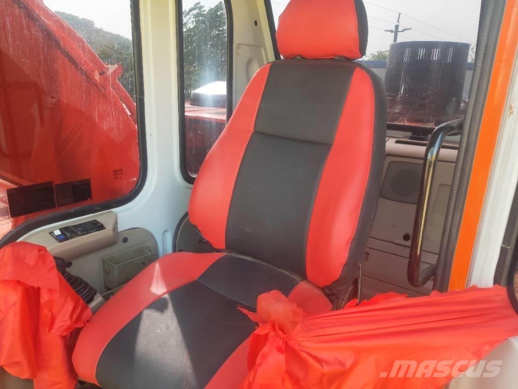 Doosan DH220LC-7 Pásové rýpadlá