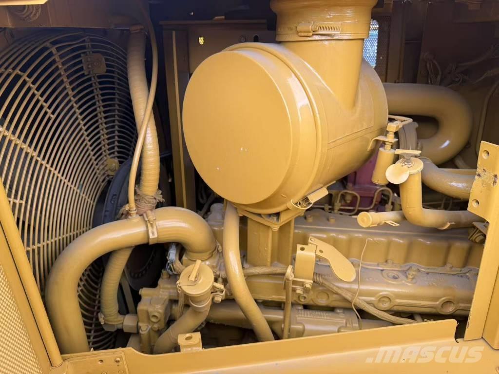 CAT D 6 R Pásové dozéry