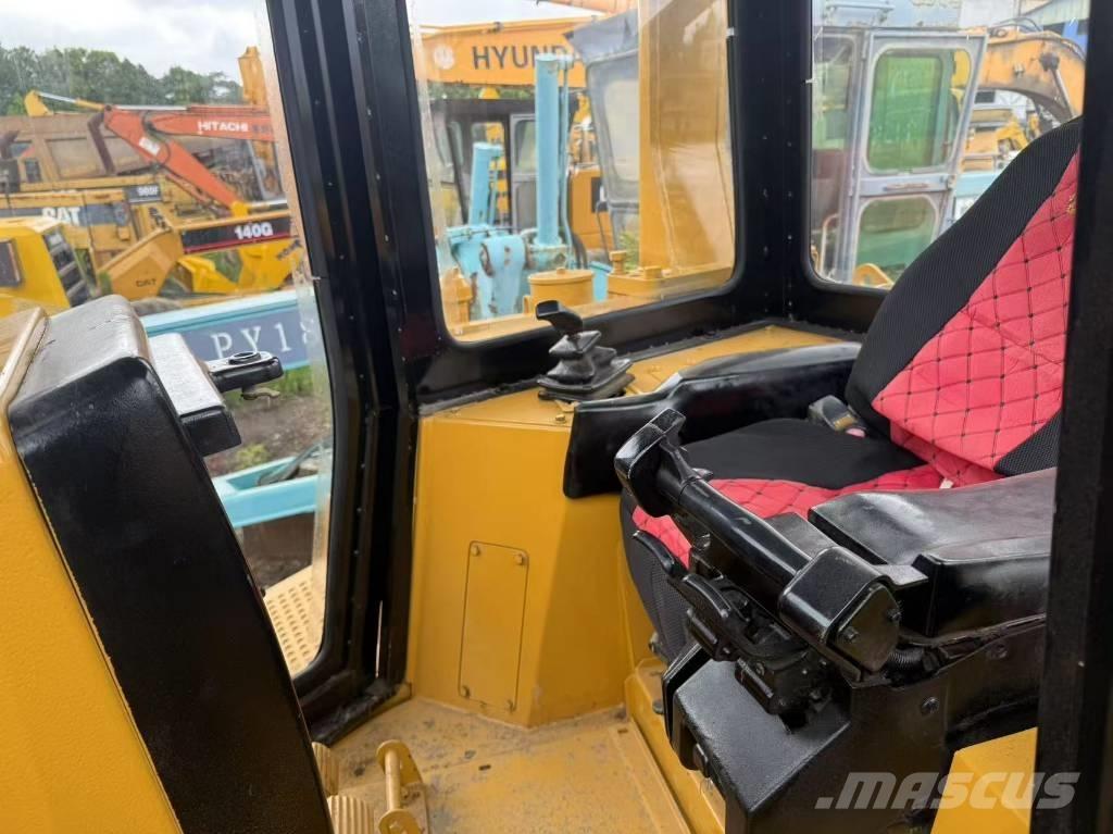 CAT D 6 R Pásové dozéry