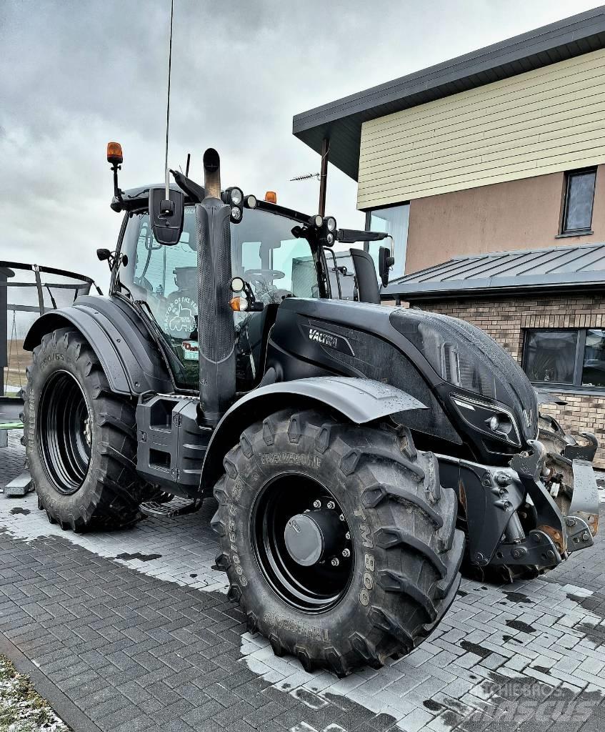 Valtra T 254 Traktory
