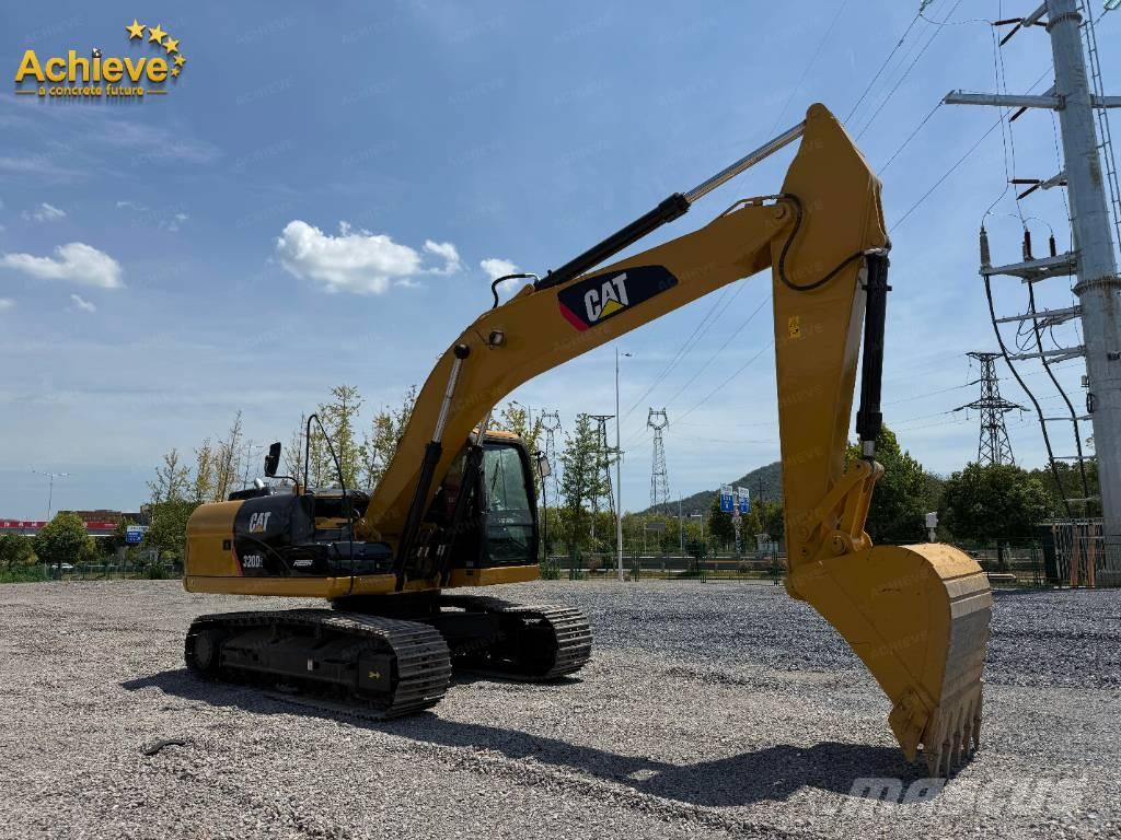 CAT 320 D2 Pásové rýpadlá