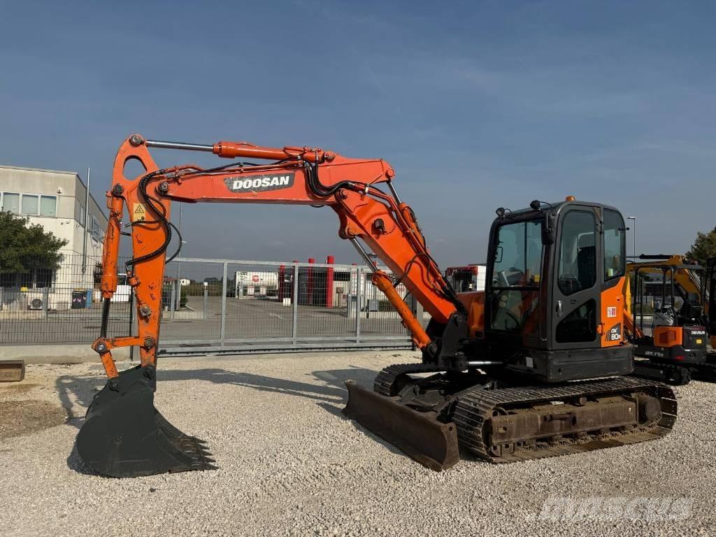Doosan DX 80 R Midi rýpadlá 7 t - 12 t