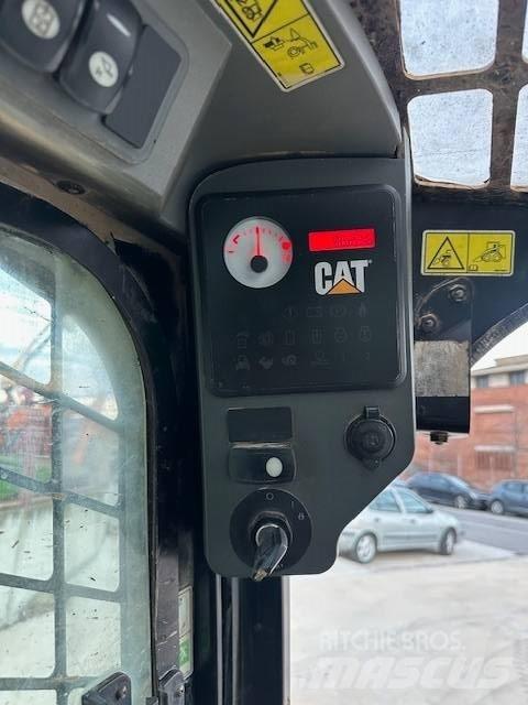CAT 246 C Šmykom riadené nakladače