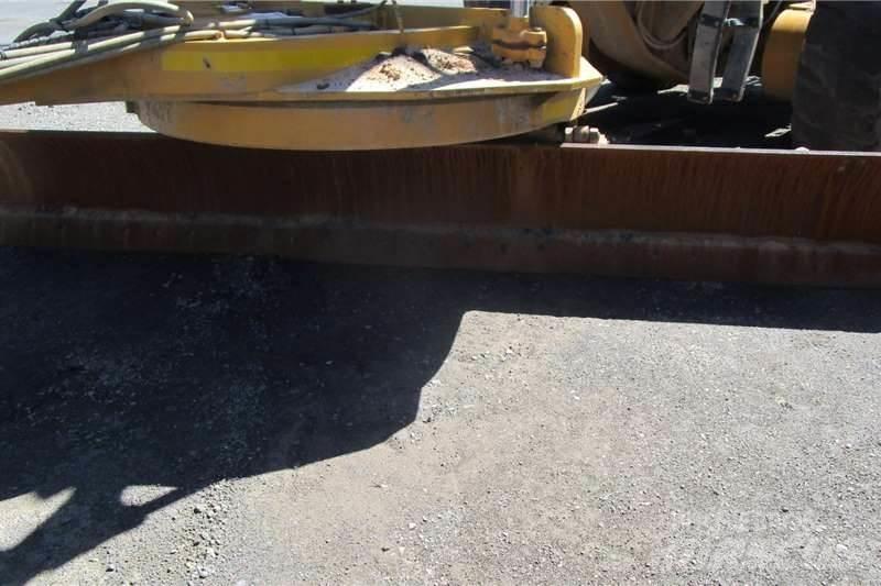 CAT 140K Grejdery