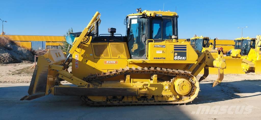 Komatsu D65EXi Pásové dozéry