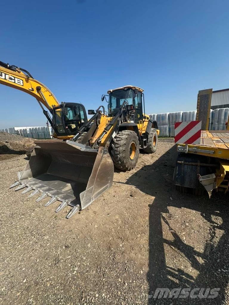 JCB 436 HT Kolesové nakladače