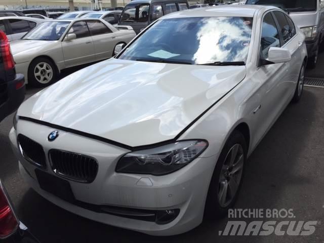 BMW 528i Automobily