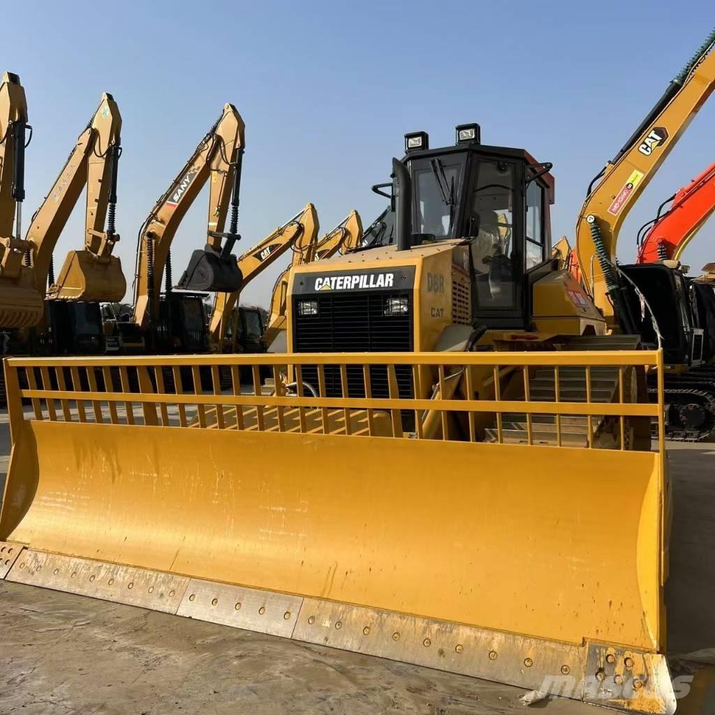 CAT D 8 R Pásové dozéry