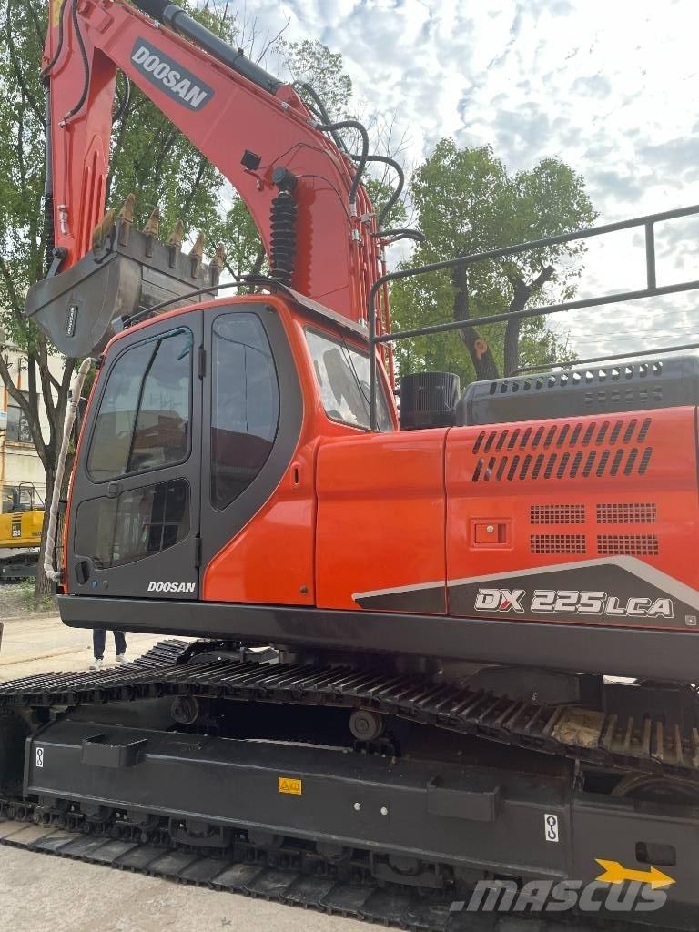 Doosan DX 225 Midi rýpadlá 7 t - 12 t