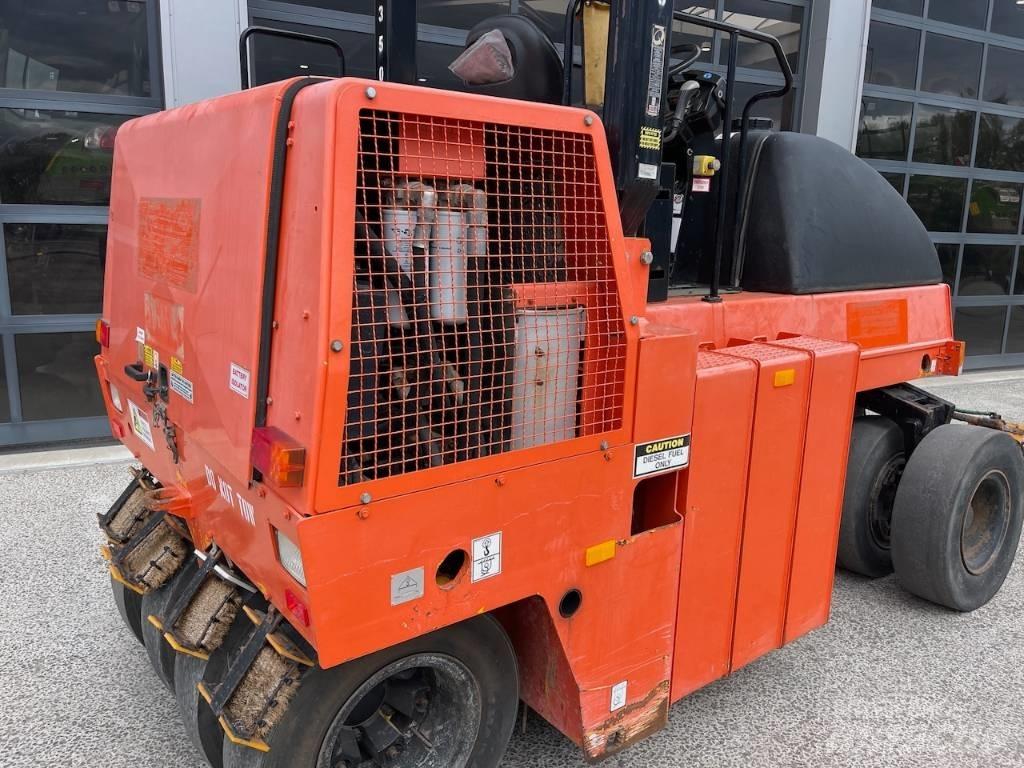 Dynapac CP 142 Pneumatikové valce