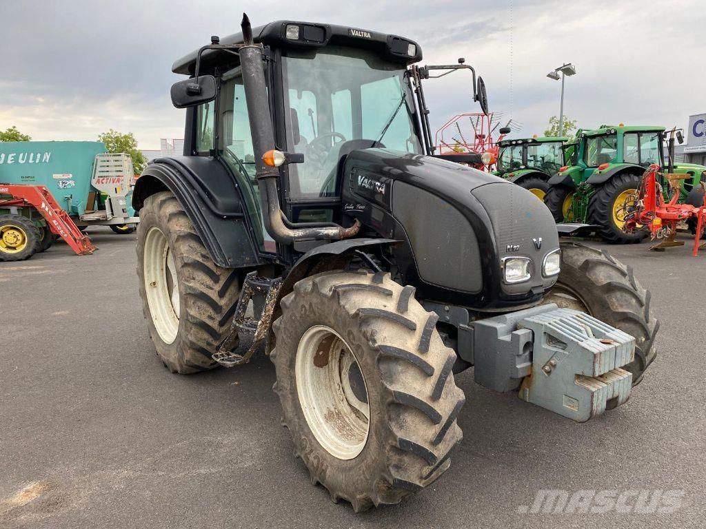 Valtra N92 HITECH Traktory