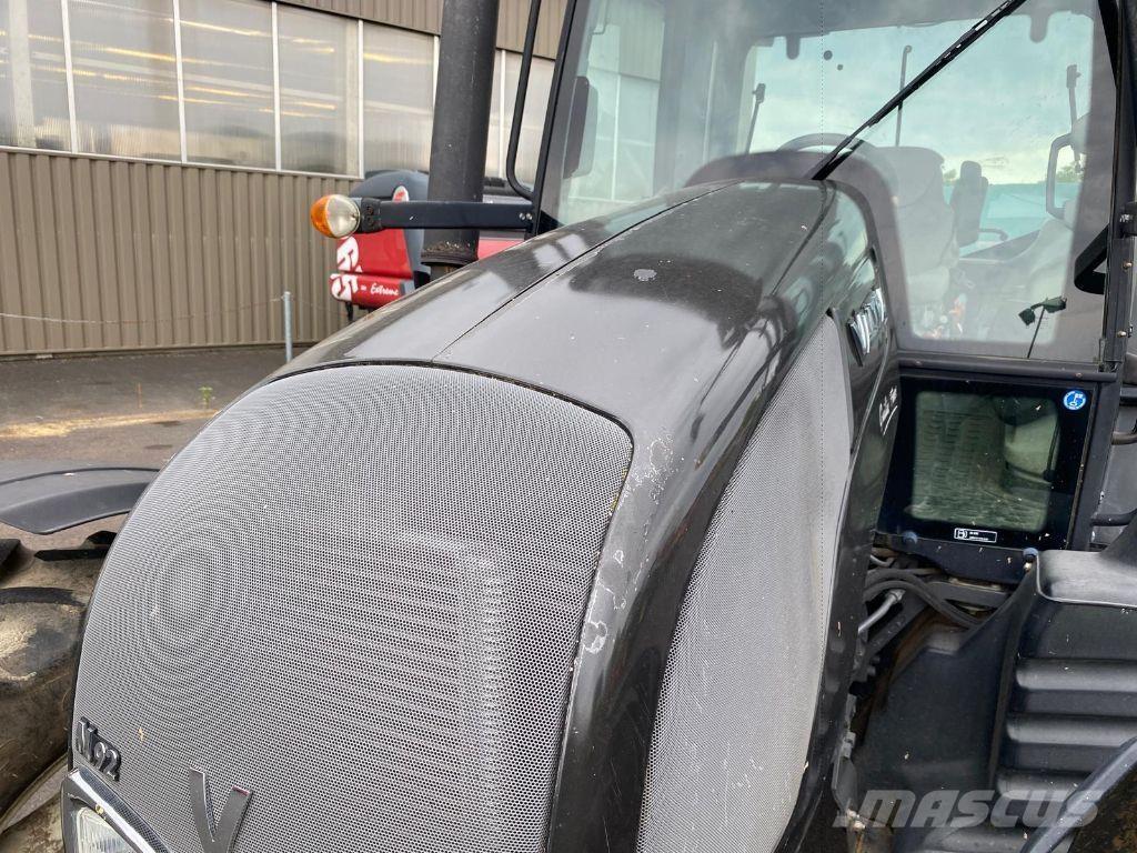 Valtra N92 HITECH Traktory