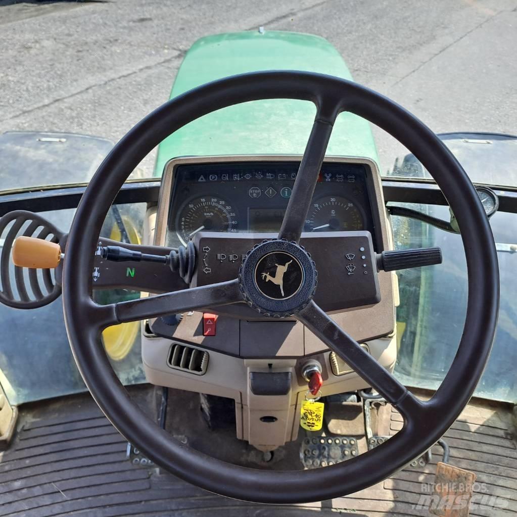 John Deere 6910 Traktory