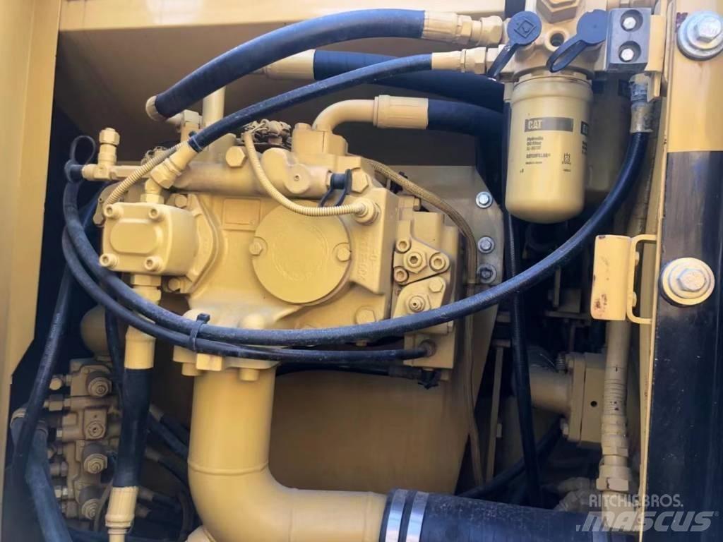 CAT 318C Pásové rýpadlá