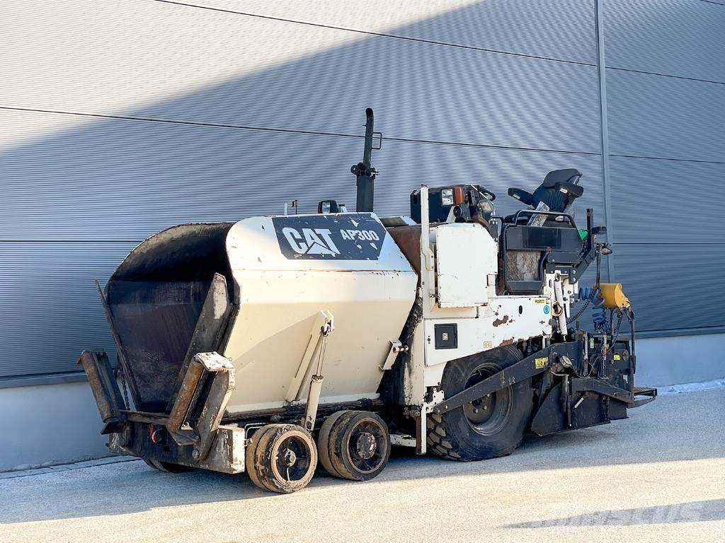 CAT AP300 Finišéry