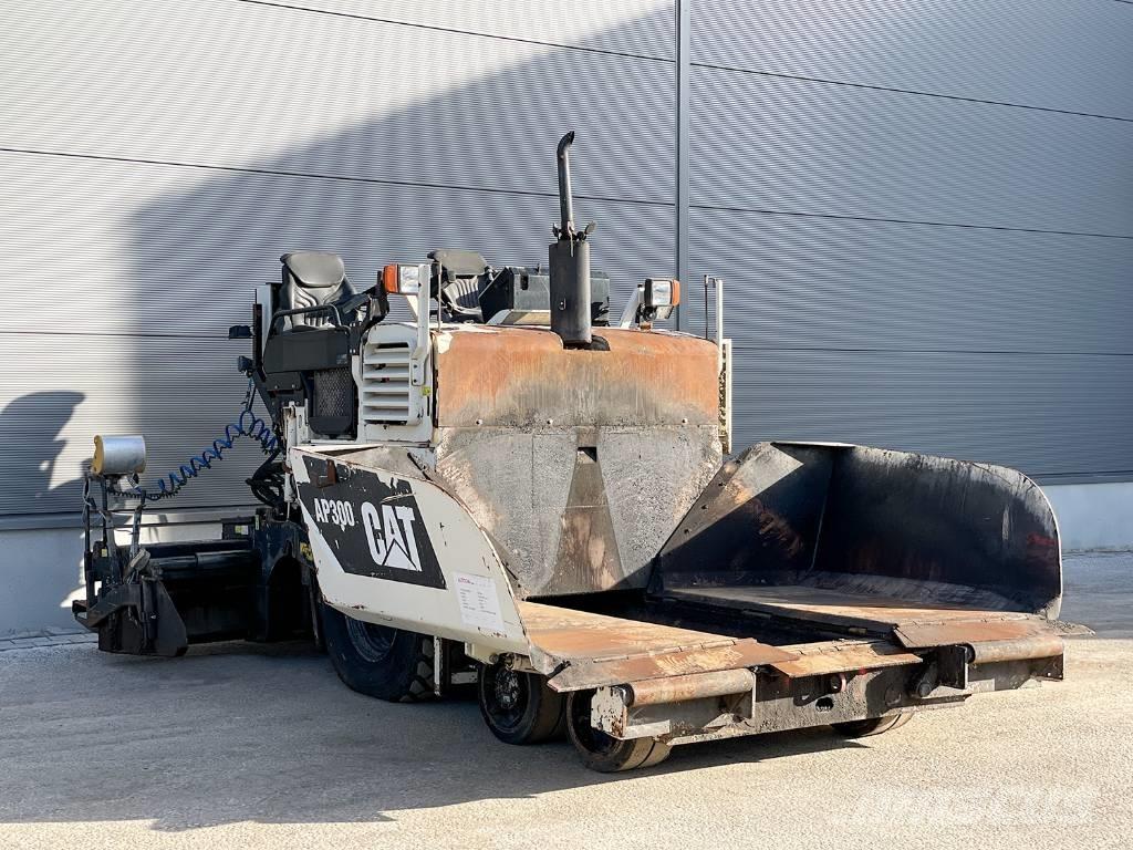 CAT AP300 Finišéry