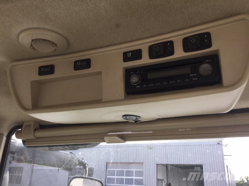 John Deere 8370R Traktory